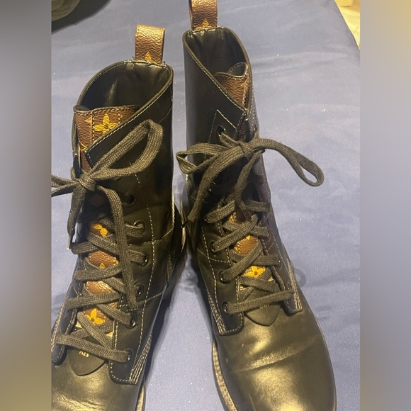 Louis Vuitton Boot - Picture 2 of 2